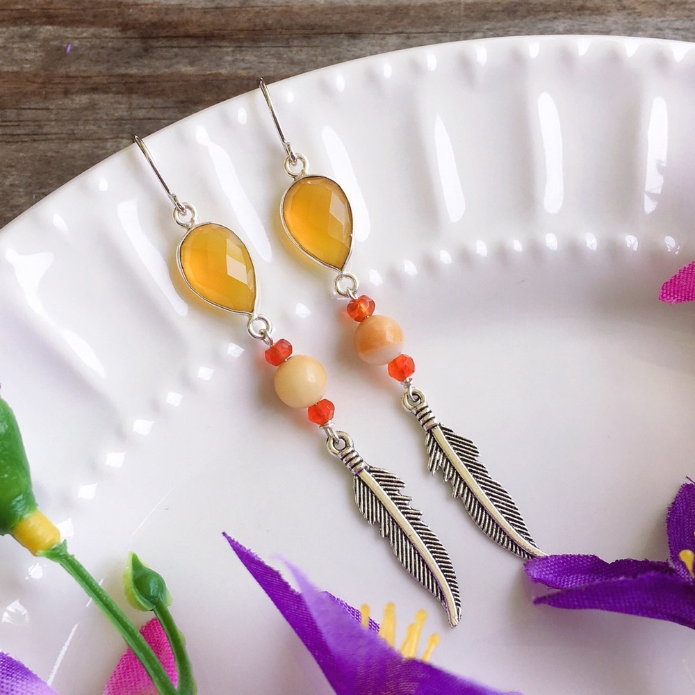 🌹SALE🌹Yellow chalcedony and feather earrings